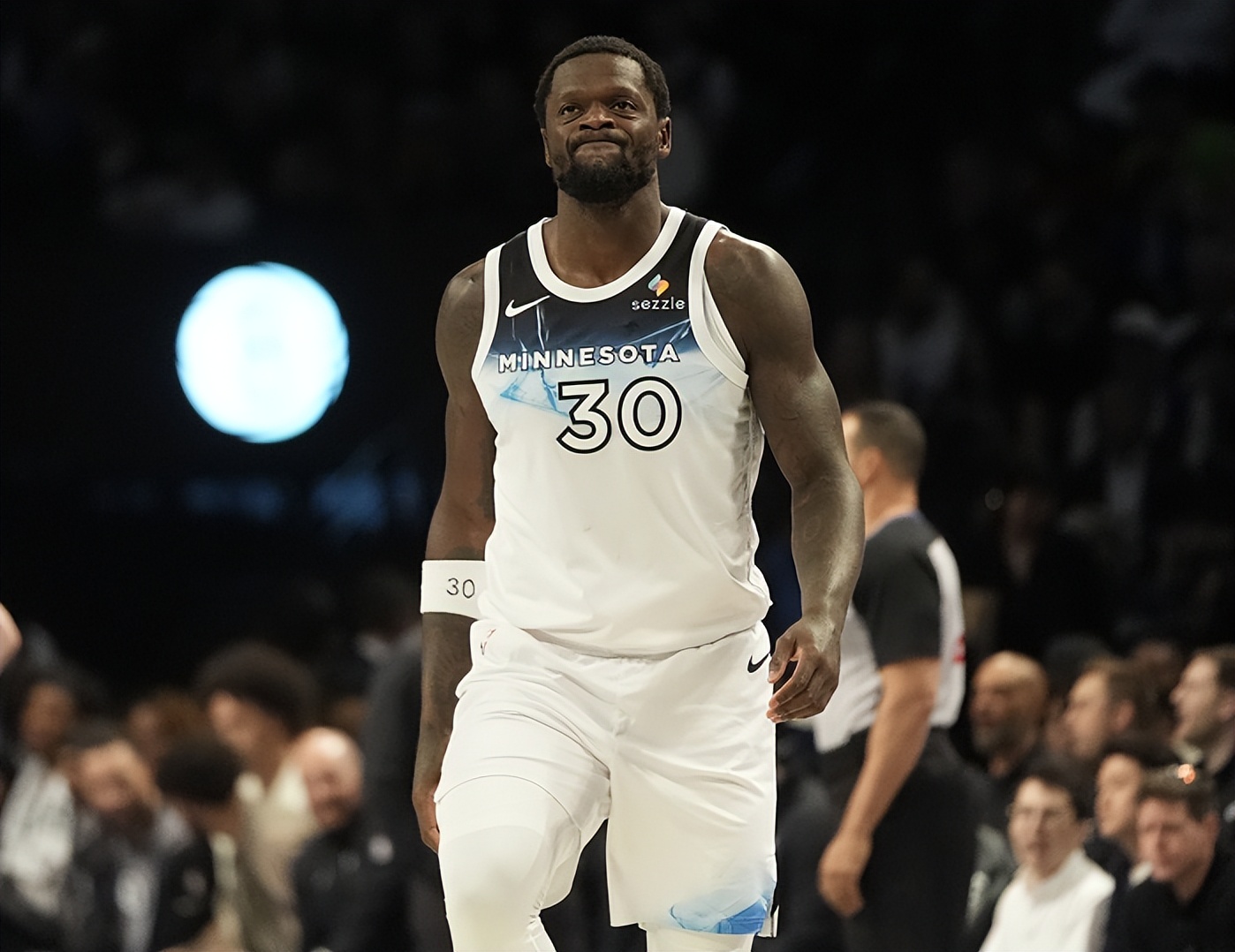 NBA总决赛倒计时，多特蒙德今夜再遭质疑，细节引发关注，压力陡增，年轻球员得到机会的简单介绍