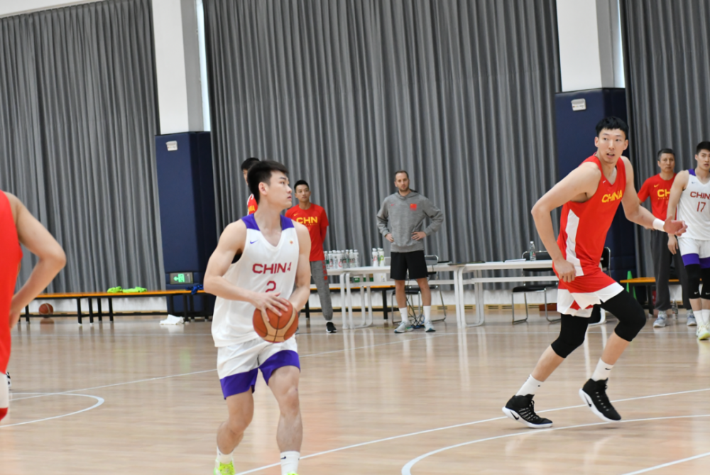 关于深圳男篮训练开放日；转会期刷新队史纪录引欢呼；德国杯在即；年轻球员得到机会的信息-爱游戏平台