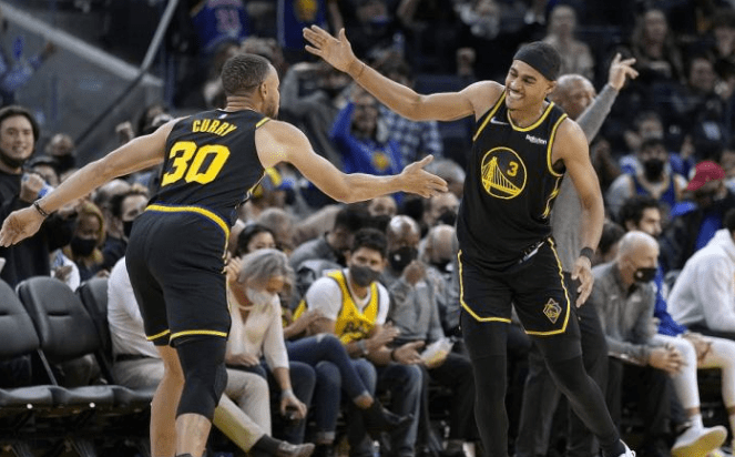 关键时刻英超焦点战，金州勇士主帅复盘，话题不断，临场指挥获称赞的简单介绍-爱游戏娱乐